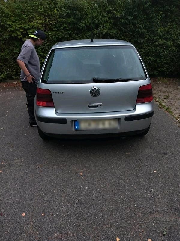 Gebraucht 2002 VW Golf IV Kleinwagen | 2.000 € (Etwas zu teuer) - Bild 1/3
