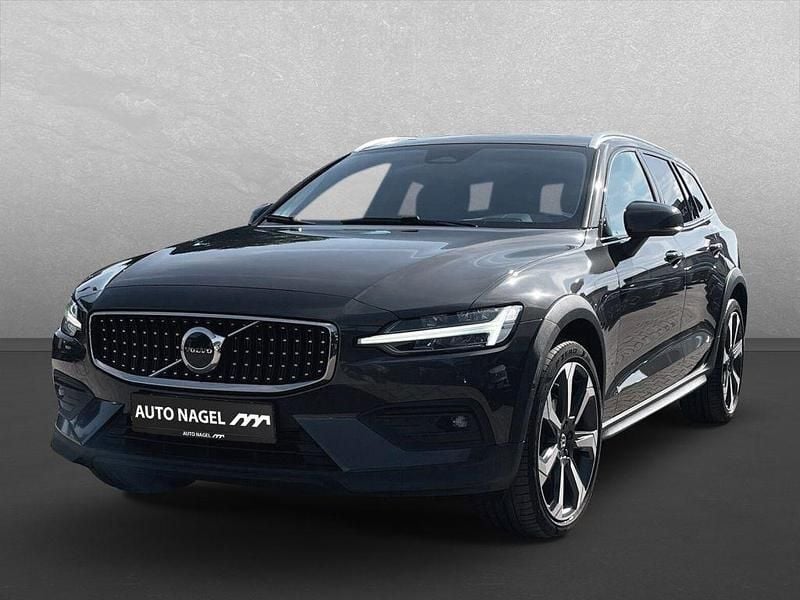 Platinum grey (metallic) Gebraucht 2022 Volvo V60 Kombi | 30.880 € - Bild 1/4