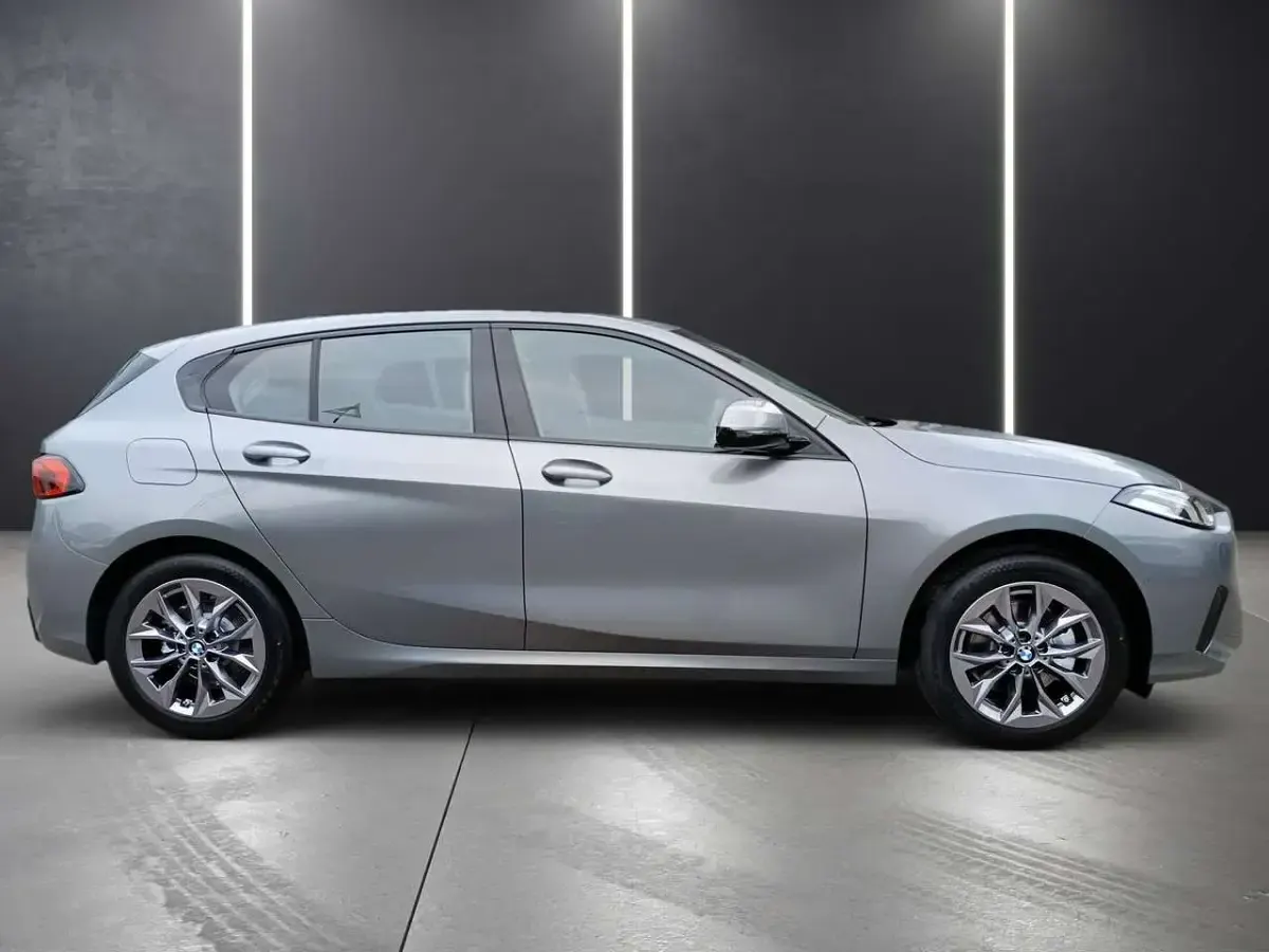Neu BMW 120 170 PS (125 kW) 2026 Skyscraper grau metallic Kleinwagen