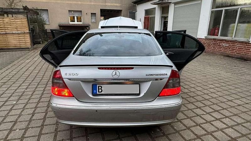Gebraucht Mercedes E200 Avantgarde 184 PS (135 kW) 2006 Silber Limousine