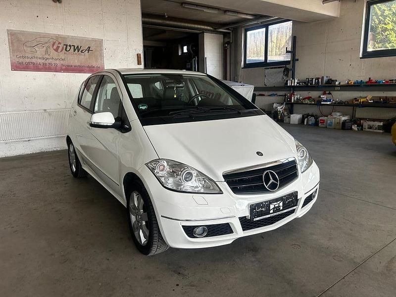 Gebraucht Mercedes A200 Edition 136 PS (100 kW) 2010 Weiß Limousine