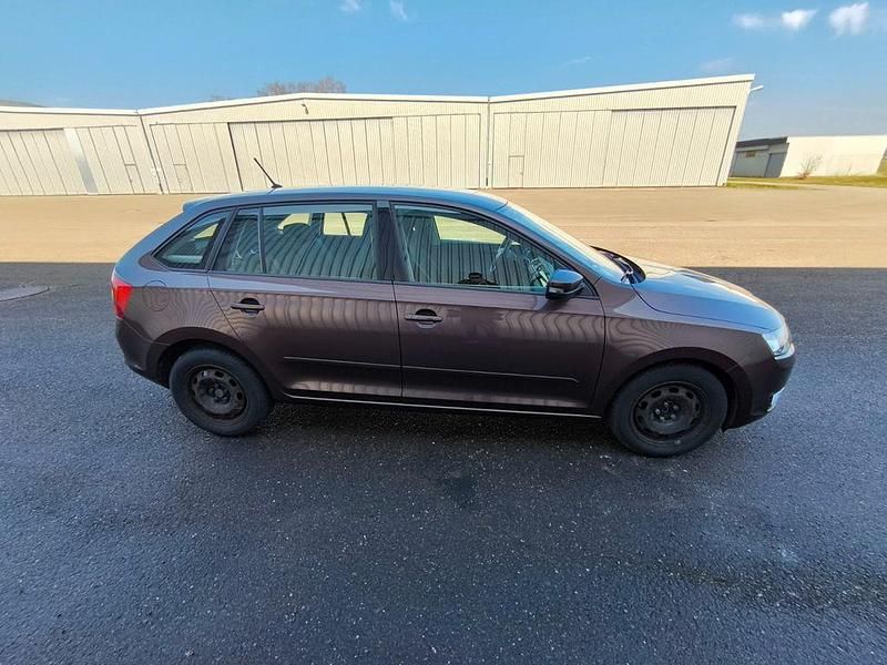 Gebraucht Skoda Rapid Style 116 PS (85 kW) 2015 Braun Kleinwagen