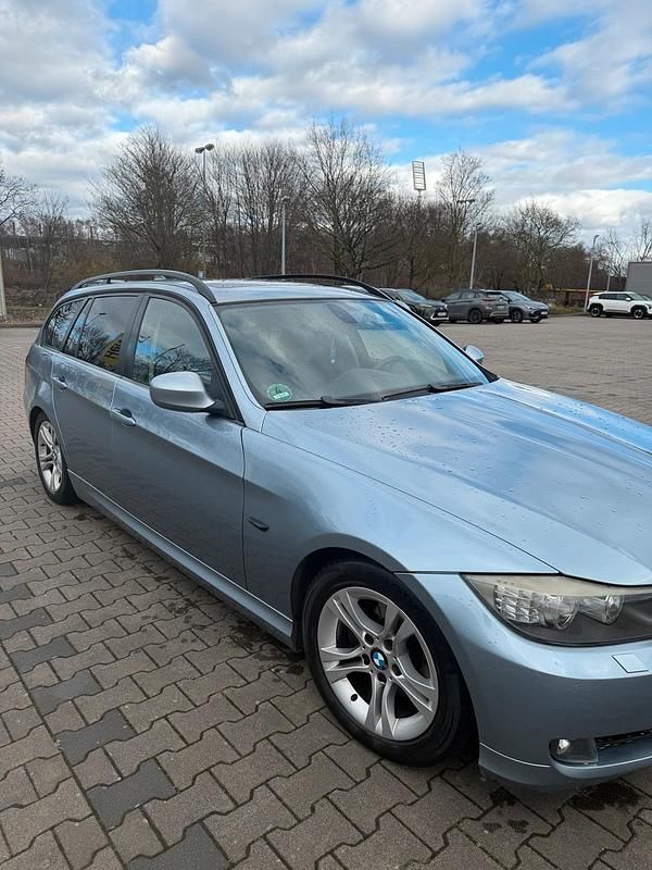 Gebraucht BMW 320 170 PS (125 kW) 2009 Blau Kombi