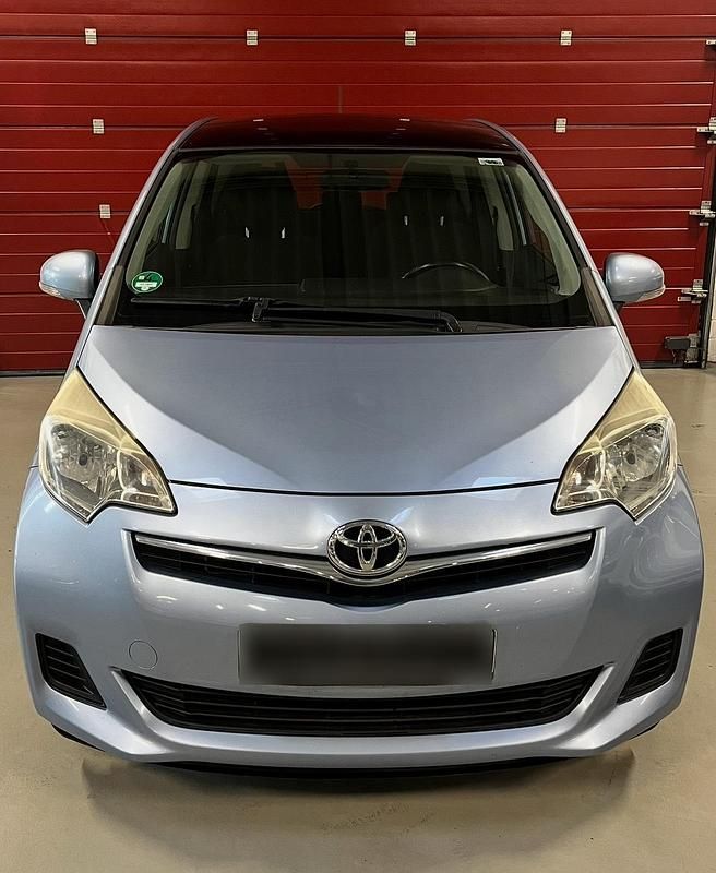 Gebraucht Toyota Verso-S 99 PS (72 kW) 2012 Blau Van / Kleinbus