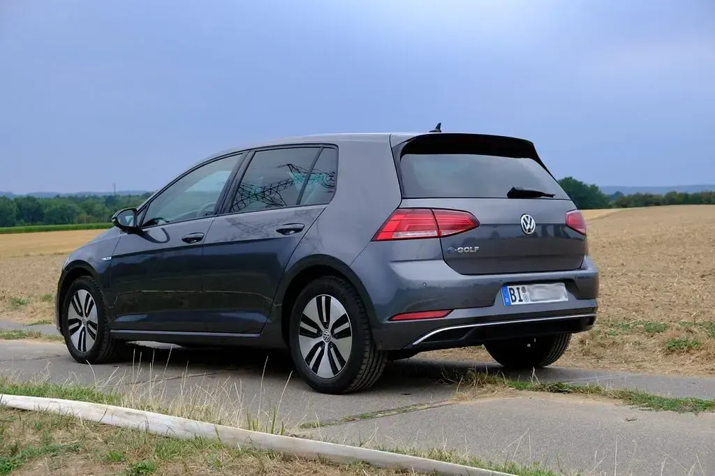 Gebraucht VW e-Golf 100 kW (136 PS) 2020 Grau Kleinwagen