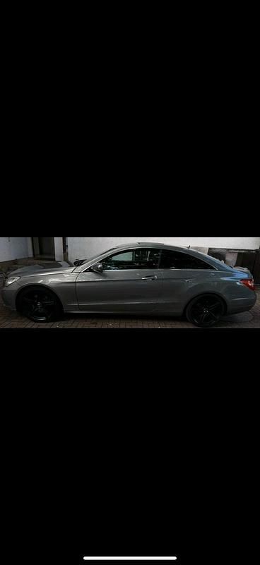 Gebraucht Mercedes E350 2009 Grau Coupé