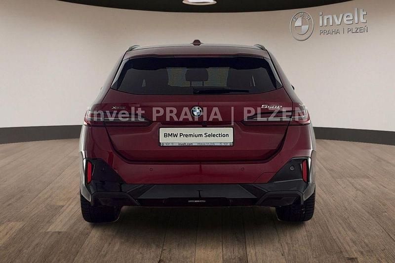 Gebraucht BMW 550e M Sport 313 PS (230 kW) 2025 Rot Kombi