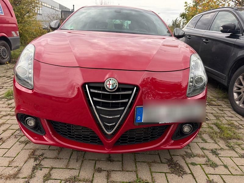 Rot Gebraucht 2015 Alfa Romeo Giulietta Turismo Kleinwagen | 4.900 € (Fairer Preis) - Bild 1/4
