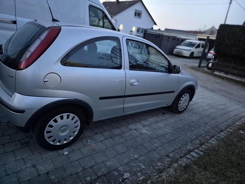 Gebraucht Opel Corsa 70 PS (51 kW) 2004 Silber Kleinwagen