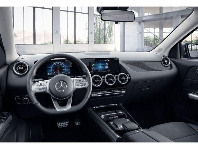 Grau / mountaingrau Gebraucht 2022 Mercedes GLA200 AMG line SUV | 35.890 € (Fairer Preis) - Bild 1/4