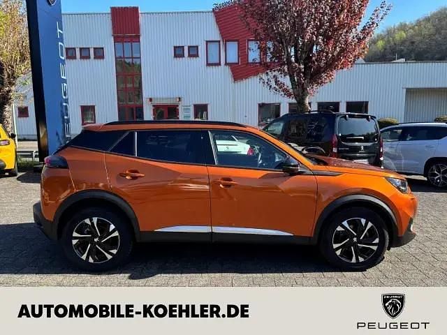 Orange fusio Gebraucht 2023 Peugeot 2008 Allure SUV | 19.950 € (Etwas zu teuer) - Bild 1/4