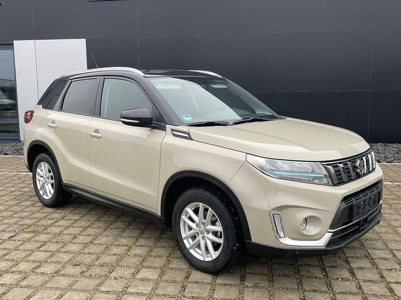 Gebraucht Suzuki Vitara 102 PS (75 kW) 2023 Beige SUV