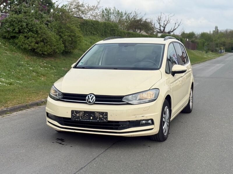 Beige Gebraucht 2019 VW Touran Van / Kleinbus | 9.690 € - Bild 1/4