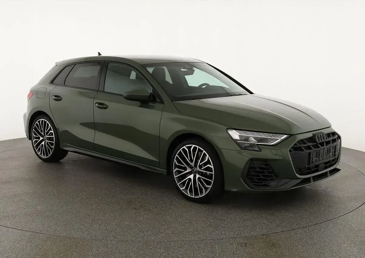 Gebraucht Audi S3 Ambiente 333 PS (244 kW) 2025 Distriktgrün metallic Limousine