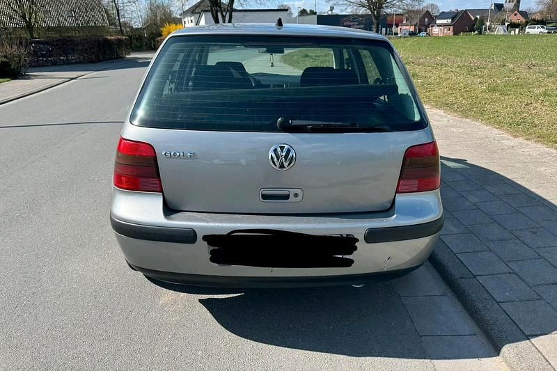 Gebraucht VW Golf IV 74 PS (54 kW) 2002 Silber Kleinwagen