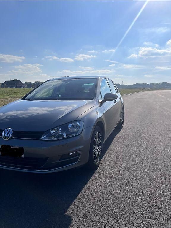 Grau Gebraucht 2016 VW Golf VII Allstar Limousine | 9.900 € (Guter Preis) - Bild 1/4