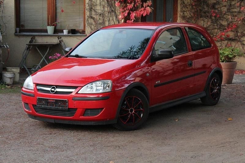 Rot Gebraucht 2005 Opel Corsa Kleinwagen | 2.599 € (Fairer Preis) - Bild 1/4