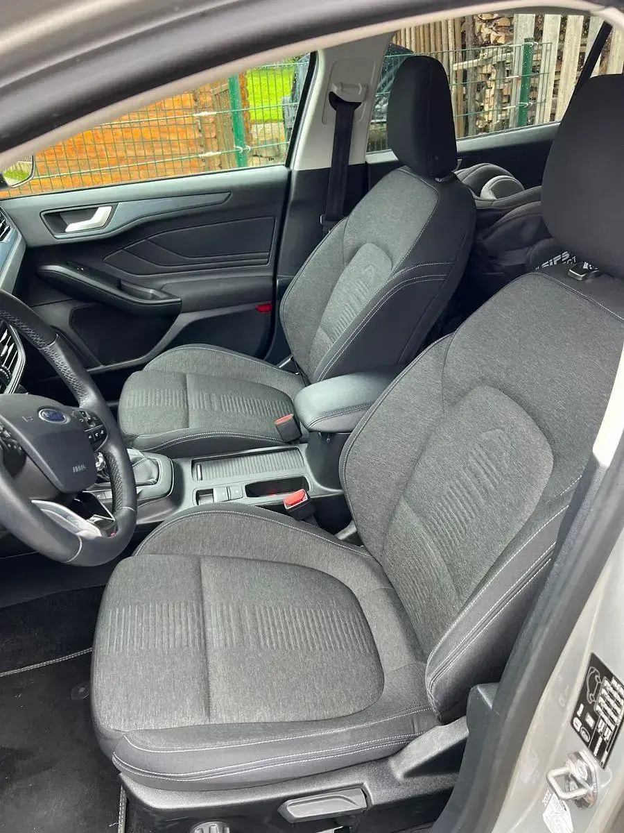 Usado Ford Focus Active 125 CV (91 kW) 2019 Plateado Familiar
