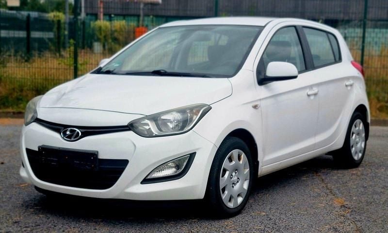 Weiß Gebraucht 2014 Hyundai i20 Edition Kleinwagen | 4.790 € (Guter Preis) - Bild 1/4