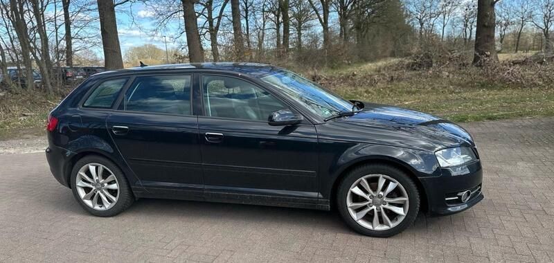 Schwarz Gebraucht 2011 Audi A3 Ambition Limousine | 4.999 € (Guter Preis) - Bild 1/4
