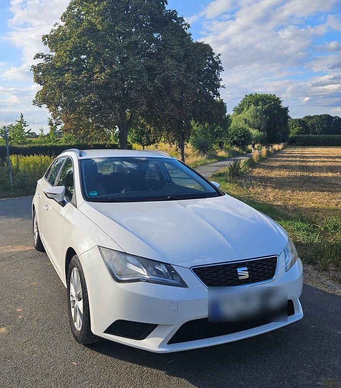 Weiß Gebraucht 2014 Seat Leon ST Kombi | 5.000 € (Superpreis) - Bild 1/4