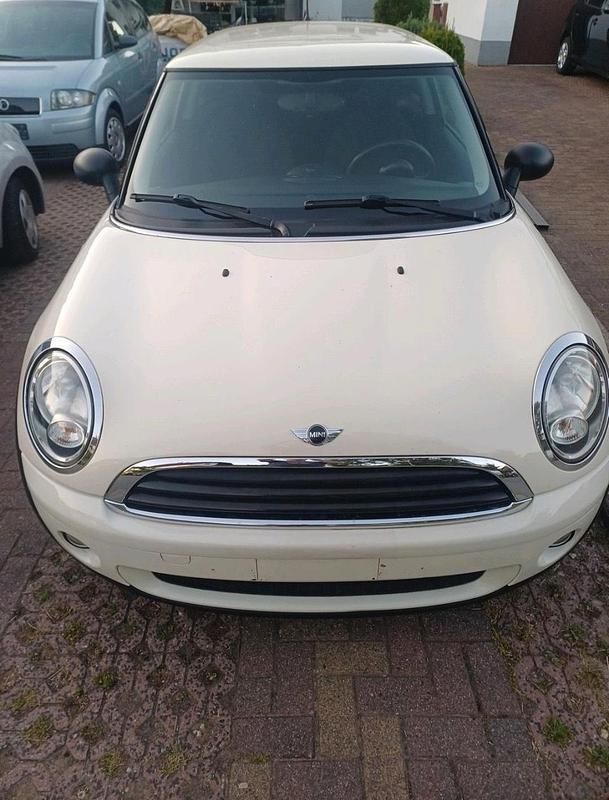 Weiß Gebraucht 2009 Mini ONE Kleinwagen | 1.890 € - Bild 1/4