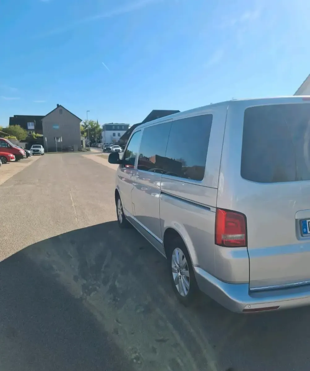 Gebraucht VW Multivan Highline 180 PS (132 kW) 2013 Silber Van / Kleinbus