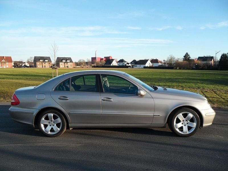 Gebraucht Mercedes E200 Classic 163 PS (119 kW) 2003 Beige Limousine