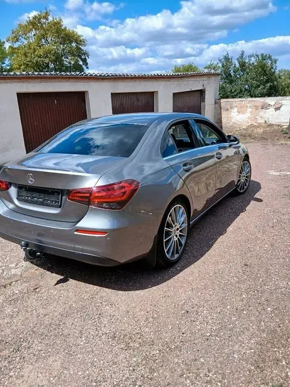 Gebraucht Mercedes A200 163 PS (119 kW) 2023 Grau Limousine