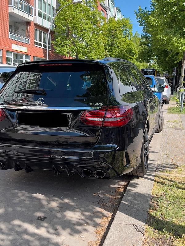 Schwarz Gebraucht 2016 Mercedes C43 AMG AMG Kombi | 27.500 € (Etwas zu teuer) - Bild 1/3