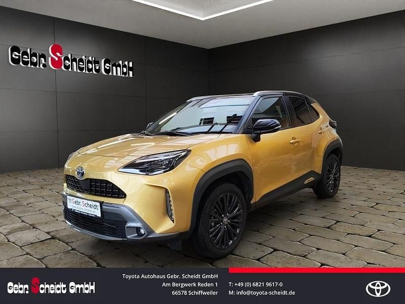 Gold Gebraucht 2022 Toyota Yaris Hybrid Advance Limousine | 23.770 € (Teuer) - Bild 1/4