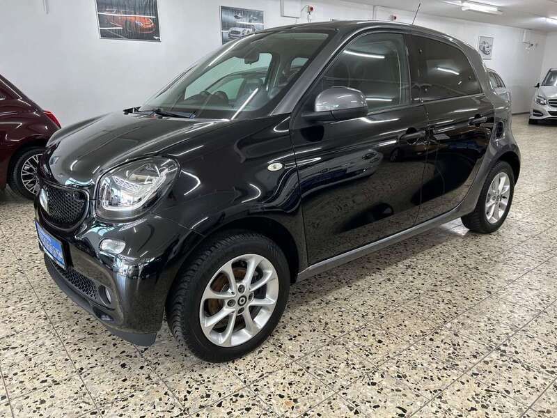 Gebraucht Smart ForFour Basis 71 PS (52 kW) 2019 Schwarz Kleinwagen