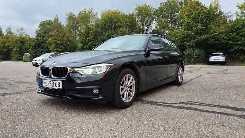 Schwarz Gebraucht 2017 BMW 320 Kombi | 16.499 € (Fairer Preis) - Bild 1/4