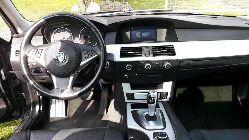 Gebraucht BMW 520 177 PS (130 kW) 2010 Schwarz Kombi