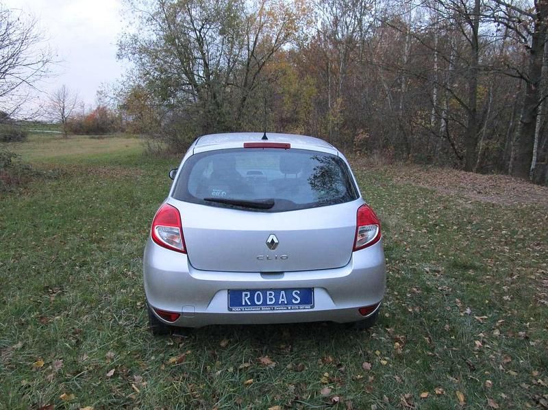 Gebraucht Renault Clio II Expression 75 PS (55 kW) 2009 Platingrau Kleinwagen
