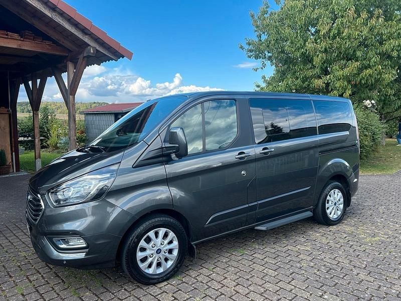 Grau Gebraucht 2018 Ford Tourneo Custom Trend Van | 29.000 € - Bild 1/4