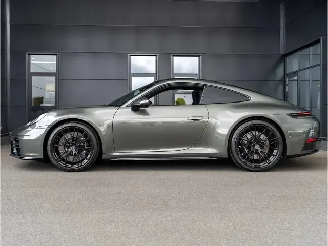 Neu Porsche 911 Carrera 4S 480 PS (353 kW) 2026 Gruen Coupé
