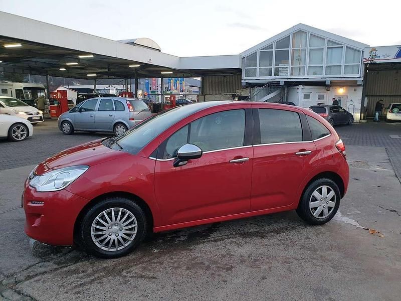 Gebraucht Citroën C3 PureTech 68 PS (50 kW) 2016 Rot Limousine