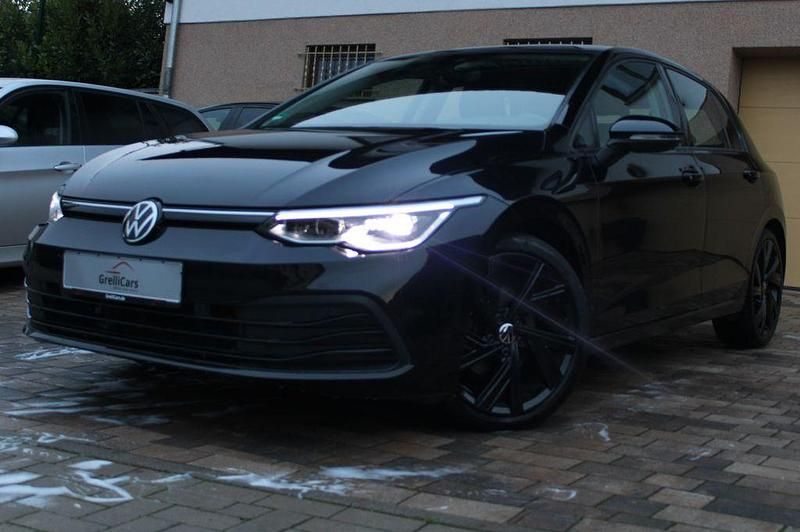 Schwarz Gebraucht 2021 VW Golf VIII Life Limousine | 16.999 € - Bild 1/4