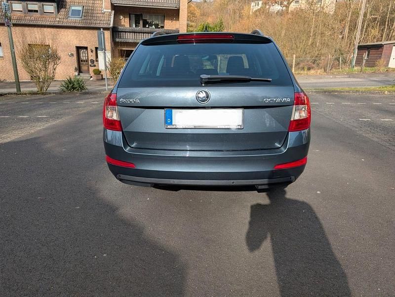 Gebraucht Skoda Octavia 179 PS (131 kW) 2015 Grau Kleinwagen