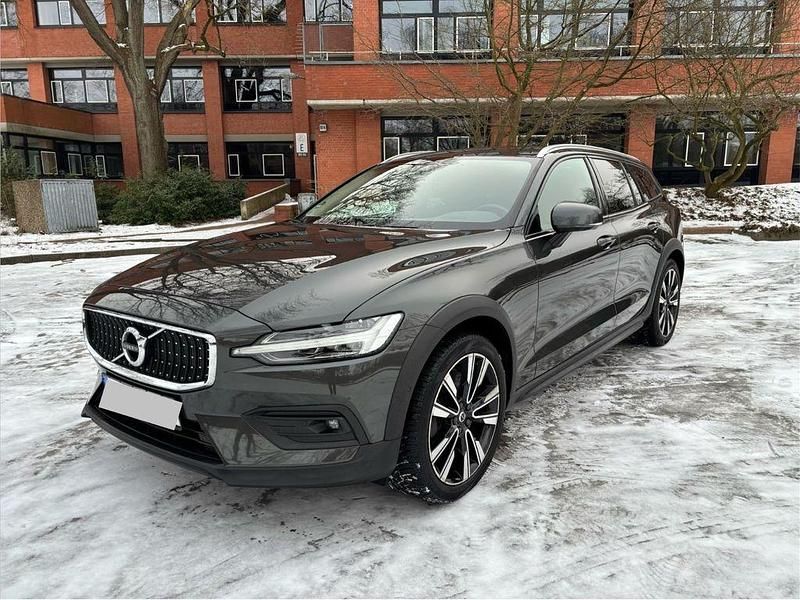 Grau Gebraucht 2020 Volvo V60 CC Kombi | 26.100 € (Superpreis) - Bild 1/4