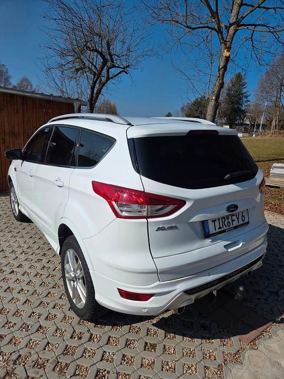 Gebraucht Ford Kuga Individual 179 PS (131 kW) 2016 Weiß SUV