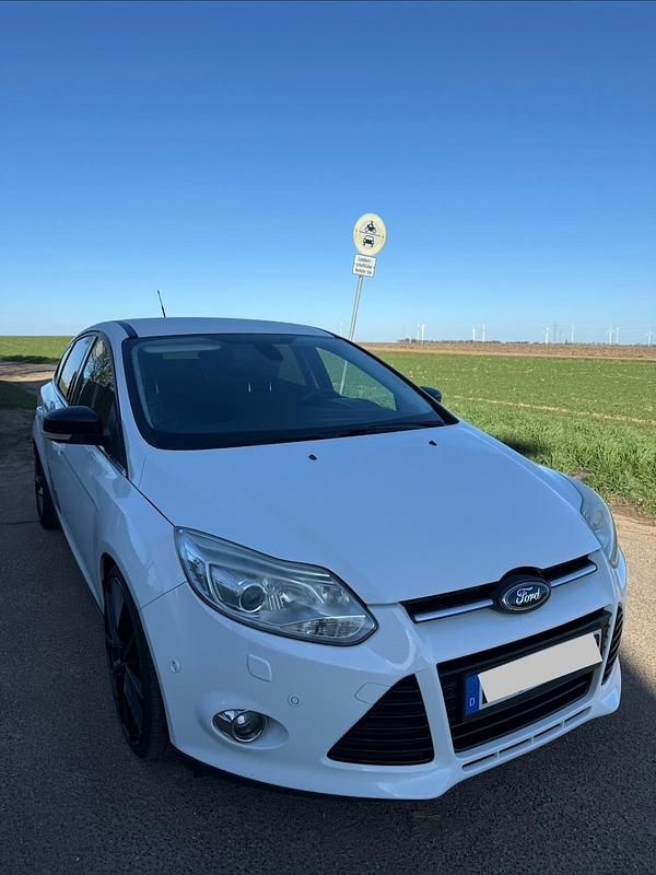 Gebraucht Ford Focus Titanium 150 PS (110 kW) 2011 Weiß Limousine