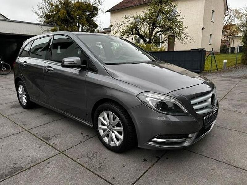 Usata Mercedes B200 156 CV (114 kW) 2012 Grigio Monovolume