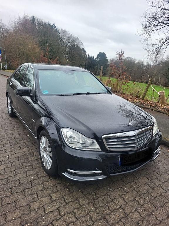 Schwarz Gebraucht 2011 Mercedes C200 Elegance Limousine | 7.500 € (Fairer Preis) - Bild 1/4
