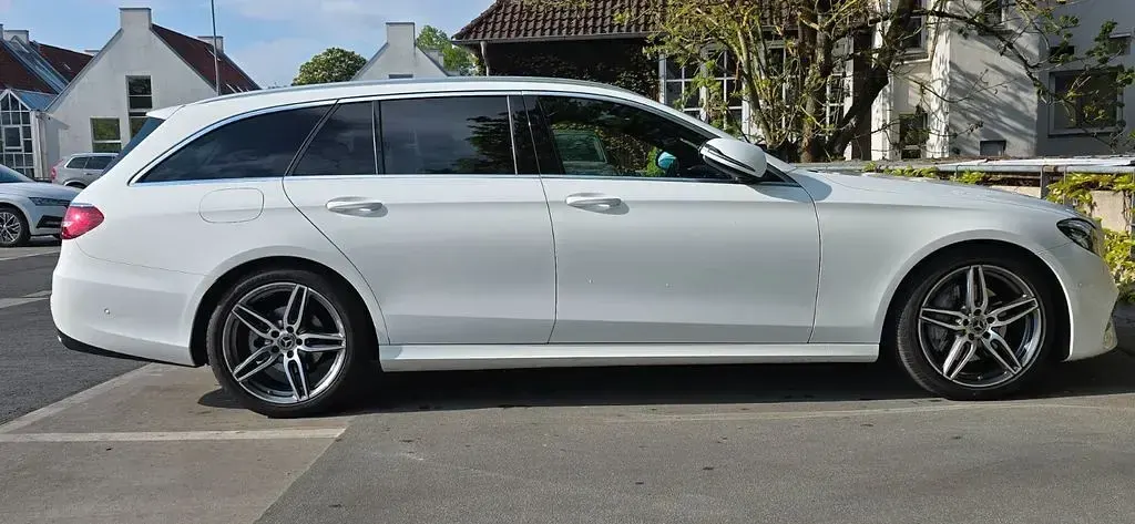 Second-hand Mercedes E220 AMG 194 CP (142 kW) 2020 Alb Berlinǎ