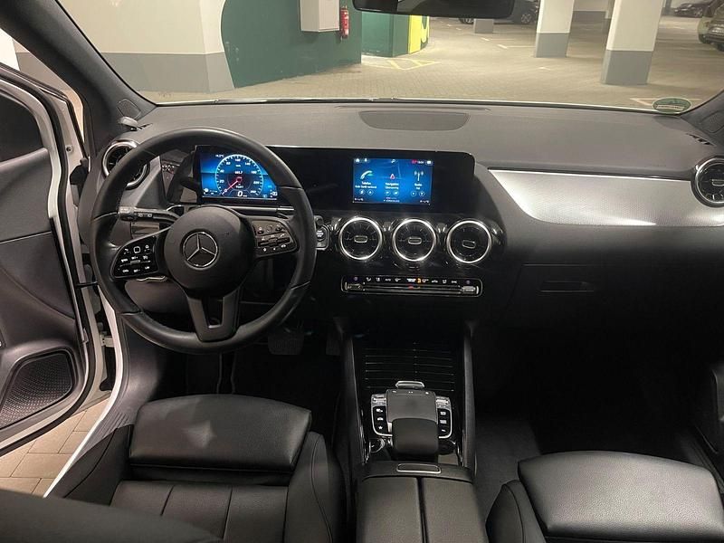 Gebraucht Mercedes B200 150 PS (110 kW) 2019 Weiß Van / Kleinbus