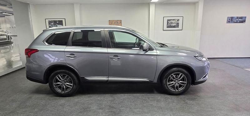 Grau Gebraucht 2018 Mitsubishi Outlander Edition+ SUV | 13.900 € (Guter Preis) - Bild 1/4
