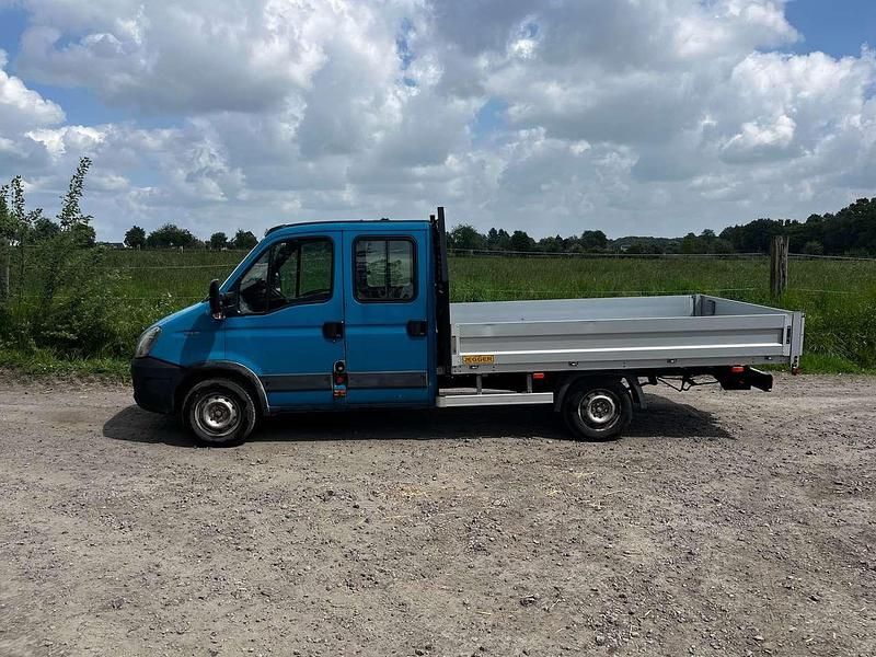 Blau Gebraucht 2009 Iveco Daily Van | 11.625 € - Bild 1/4
