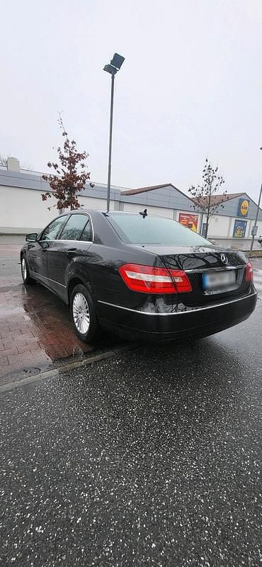 Gebraucht Mercedes E220 170 PS (125 kW) 2012 Schwarz Limousine